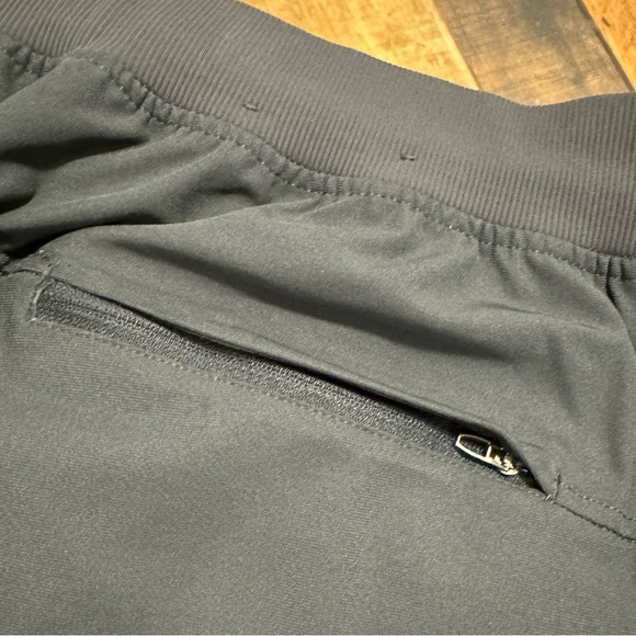 Men’s graphite grey XL License To Train athletic pants - Picture 3 of 5